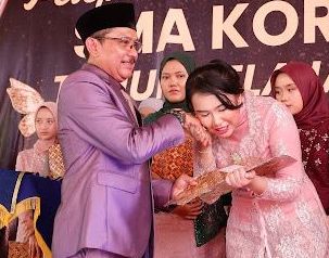 Penuh Haru, Kepsek SMA KORPRI Bekasi Lepas Peserta Didik Kepada Orang Tua
