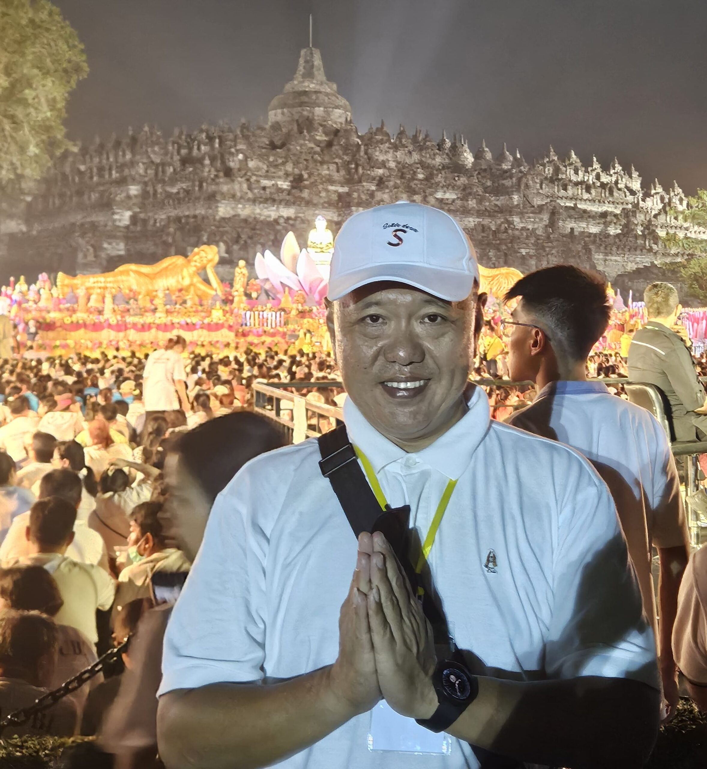 Rayakan Puncak Waisak di Candi Borobudur, Ronny Rasakan Momen Sakral