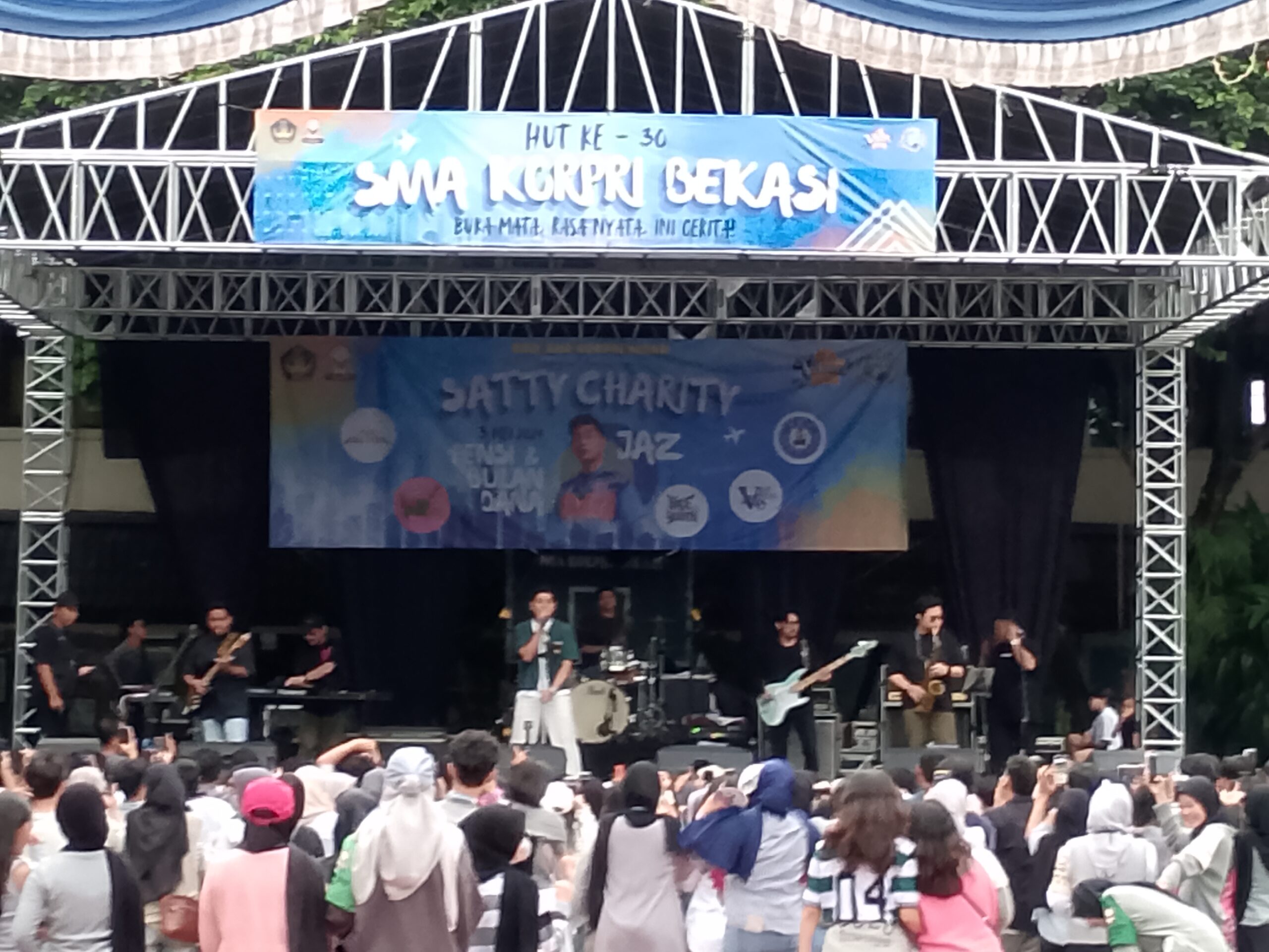 Grup Musik JAZ Cairkan Suasana Hari Jadi Ke-30 SMA KORPRI Bekasi