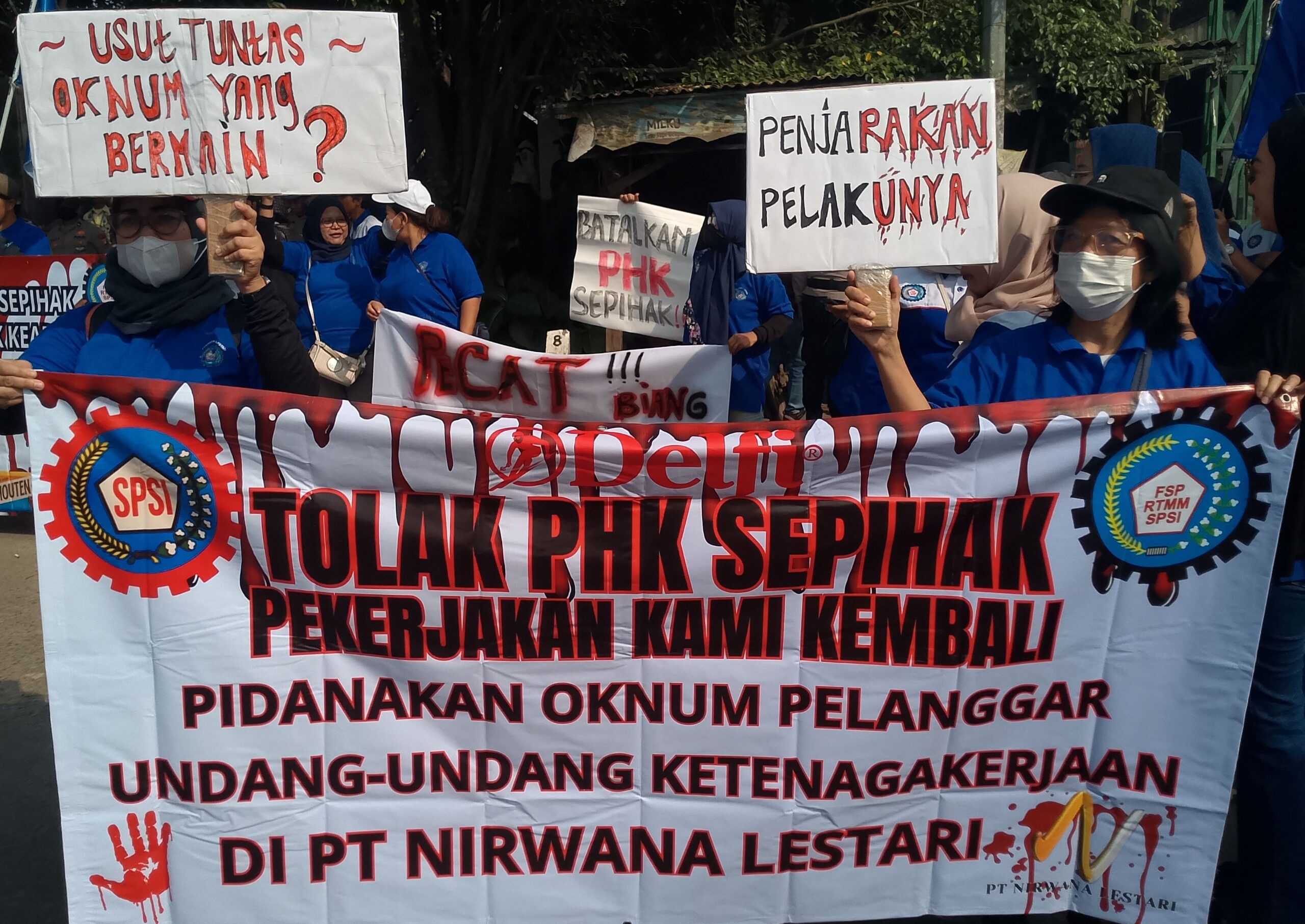 Di PHK Sepihak, Ratusan Serikat Pekerja Geruduk PT. Nirwana Lestari